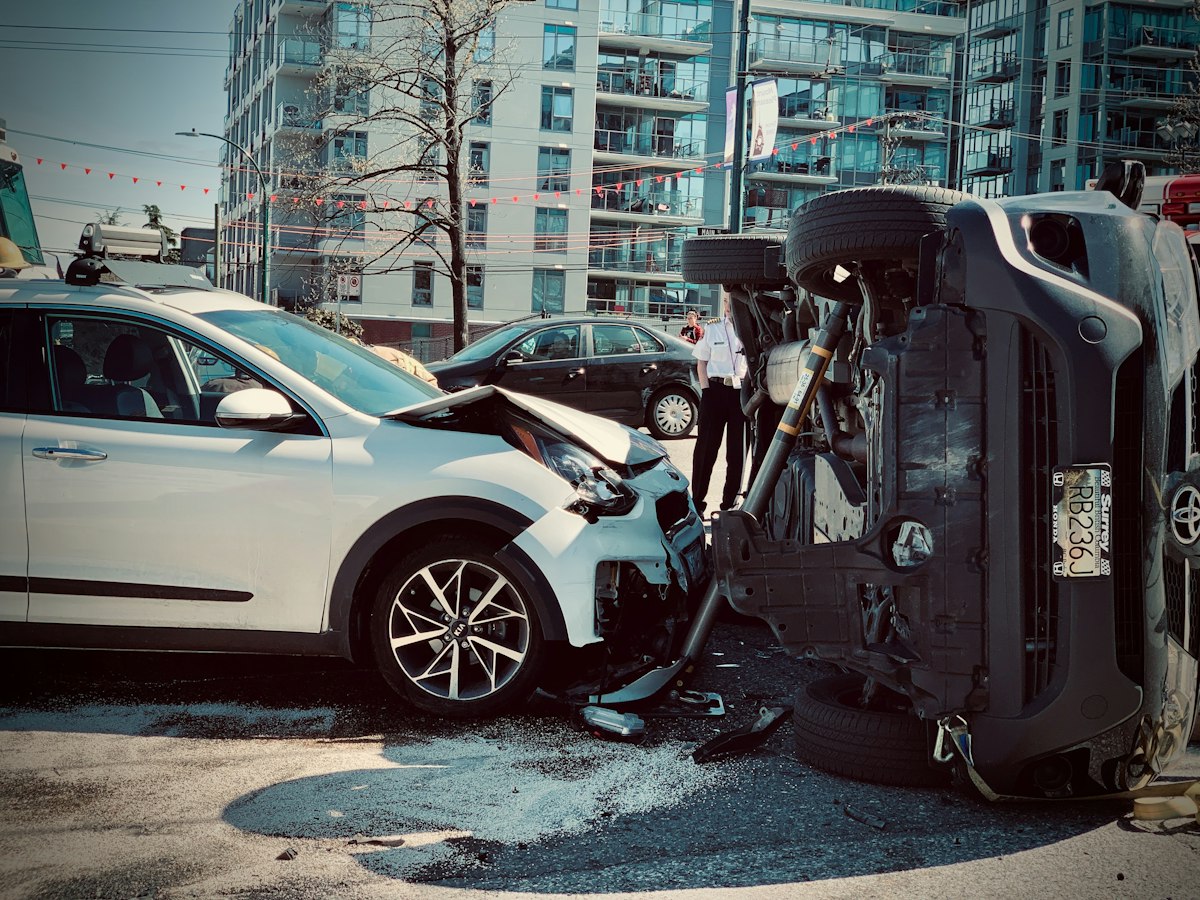Accidente de tráfico en Cádiz: cuándo te conviene un perito propio